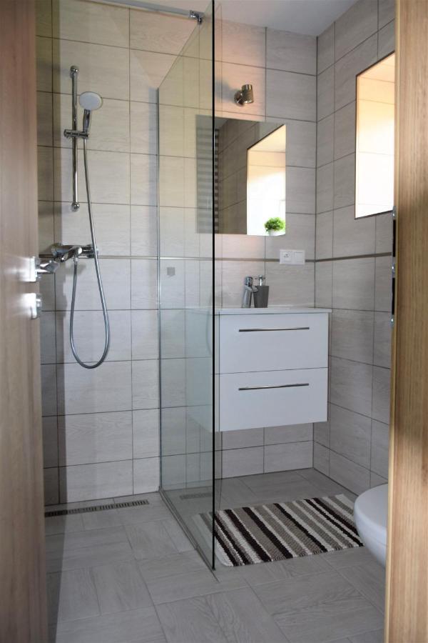 Ademi Apartments Szmrecsán Kültér fotó